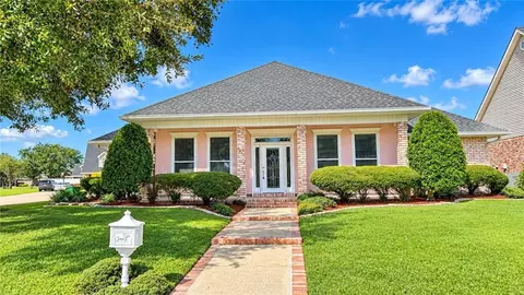 4 Rienzi Dr, Marrero, LA 70072