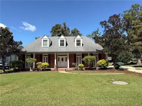 51 Rosedown Dr, Destrehan, LA 70047