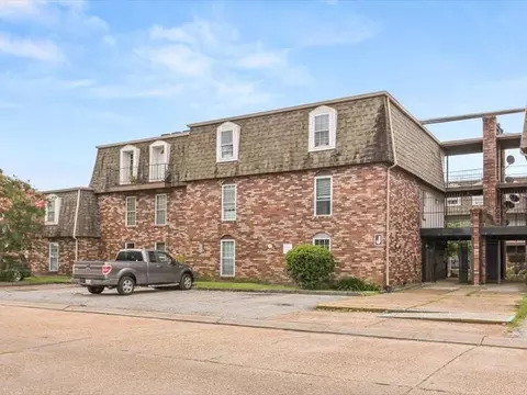 6320 Riverside Dr #1, Metairie, LA 70003