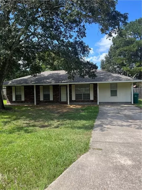 5243 Teri St, Zachary, LA 70791