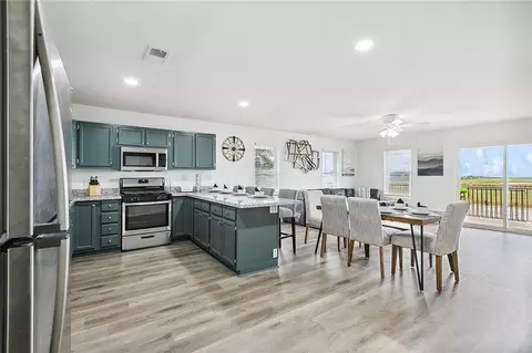 Kitchen - 104 Carr Dr, Slidell, LA 70458 photo 2 of 2