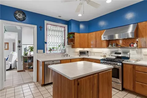 Kitchen - 1 Eddins Ln, Slidell, LA 70458 photo 2 of 4