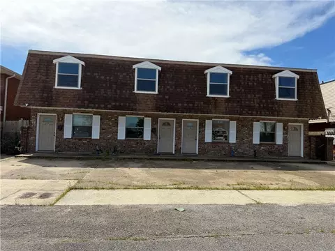 244 8th St, Chalmette, LA 70043
