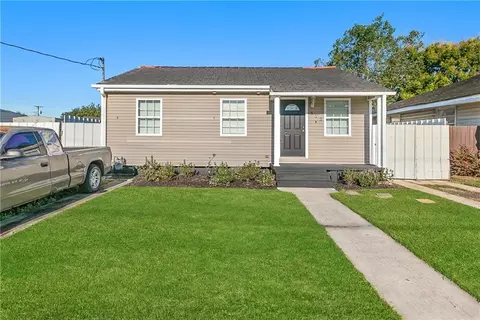 512 Center St, Arabi, LA 70032