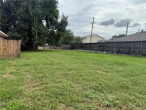 2401 Congressman Hebert Dr, Chalmette, LA 70043