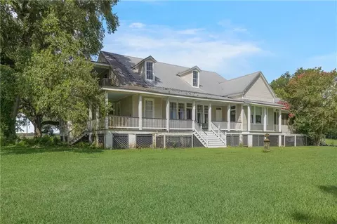 8801 E Old Spanish Trl, Jeanerette, LA 70544