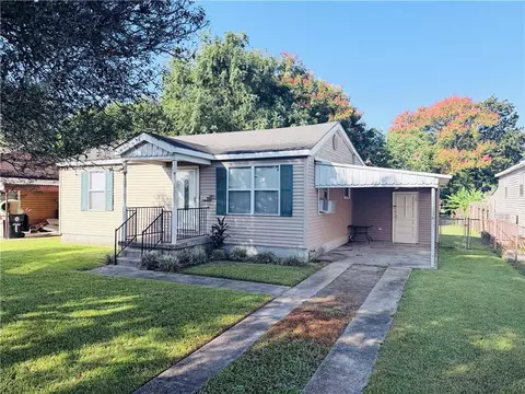 421 Huntlee Dr, New Orleans, LA 70131