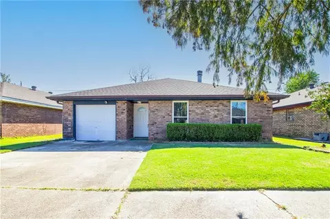2320 Williamsburg Dr, Laplace, LA 70068