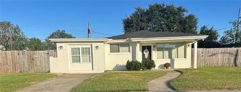 225 Nutria Dr, Arabi, LA 70032