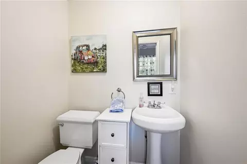 Bath - 75 E Pinewood Dr, Slidell, LA 70458 photo 1 of 4