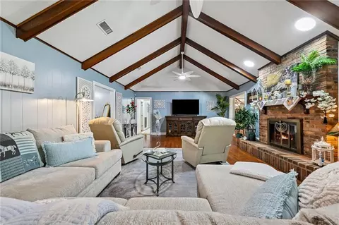 Living - 75 E Pinewood Dr, Slidell, LA 70458 photo 1 of 1