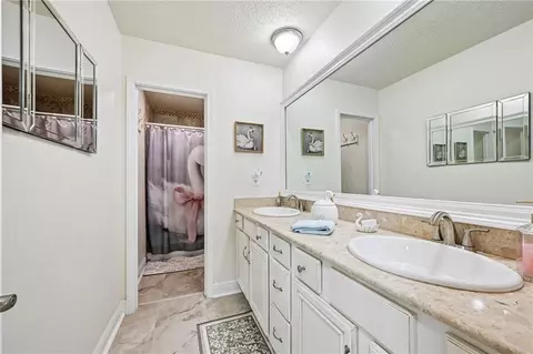 Bath - 75 E Pinewood Dr, Slidell, LA 70458 photo 4 of 4