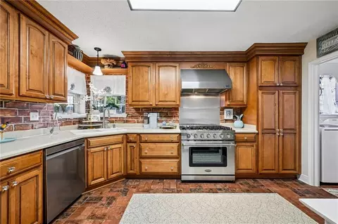 Kitchen - 75 E Pinewood Dr, Slidell, LA 70458 photo 1 of 2