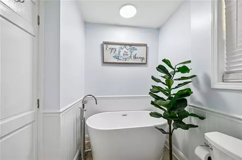 Bath - 75 E Pinewood Dr, Slidell, LA 70458 photo 3 of 4