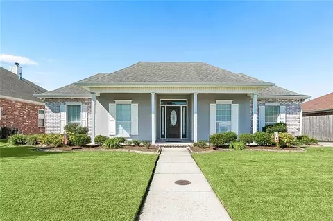 1128 Orchid Dr, Harvey, LA 70058