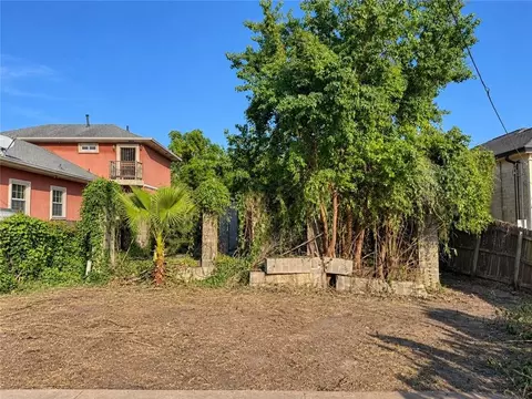 6427 Baccich St, New Orleans, LA 70122
