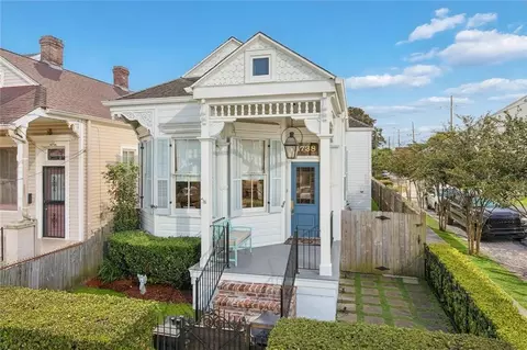 4738 Laurel St, New Orleans, LA 70115
