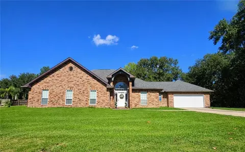 222 Sarah Victoria Dr, Belle Chasse, LA 70037
