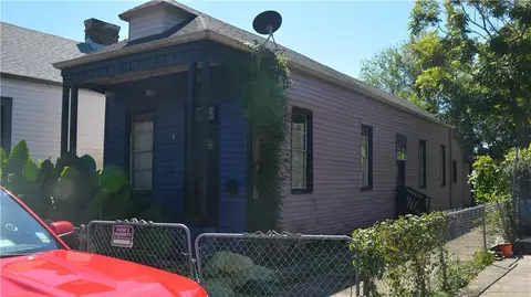 5436 Burgundy St, New Orleans, LA 70117