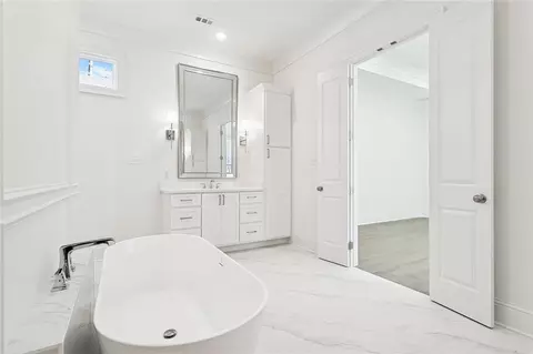 Bath - 4245 Cypress Point Dr, Covington, LA 70433 photo 2 of 5