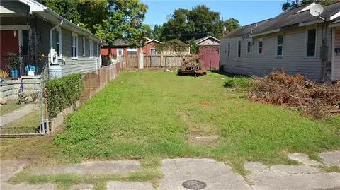 2735 Jonquil St, New Orleans, LA 70122
