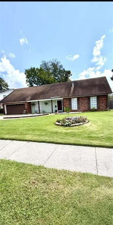 1375 Silverton Dr, Baton Rouge, LA 70815