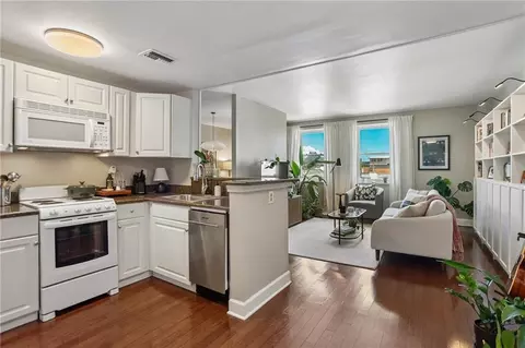 1205 St Charles Ave #403, New Orleans, LA 70130