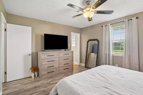 Bedroom - 202 Sixth St, Luling, LA 70070 photo 2 of 4