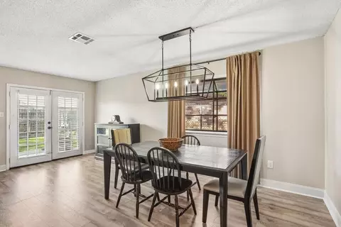 Dining - 202 Sixth St, Luling, LA 70070 photo 1 of 1