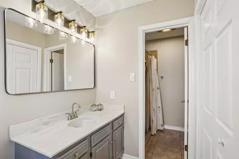 Bath - 202 Sixth St, Luling, LA 70070 photo 2 of 3
