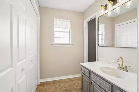 Bath - 202 Sixth St, Luling, LA 70070 photo 1 of 3