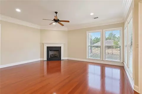 Living - 231 Beebalm Cir, Covington, LA 70435 photo 2 of 3