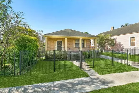 5718 Burgundy St, New Orleans, LA 70117