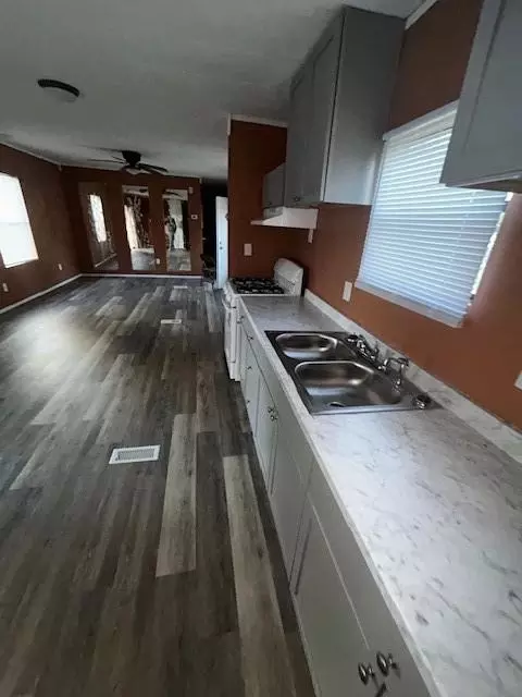 Kitchen - 61314-18 Bennett Rd, Amite, LA 70422 photo 3 of 3