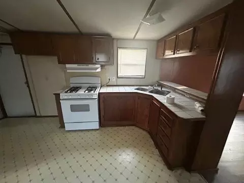 Kitchen - 61314-18 Bennett Rd, Amite, LA 70422 photo 2 of 3