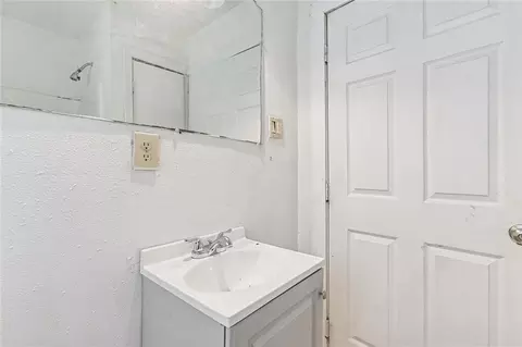 Bath - 421 Cherry St, Amite, LA 70422 photo 3 of 4