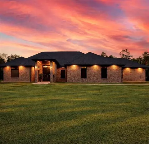 23708 Hutchinson Rd, Springfield, LA 70462