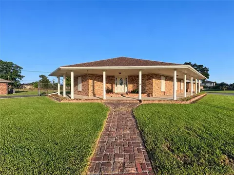 1069 Price Dr, Harvey, LA 70058