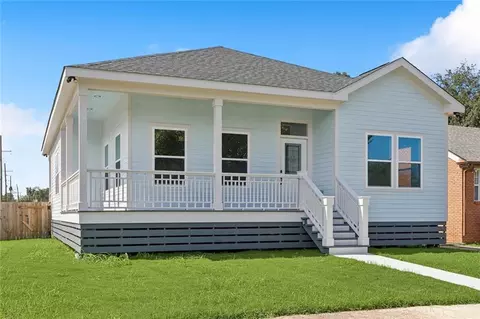 5702 Cameron Blvd, New Orleans, LA 70122