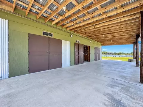 Exterior - 800 Anna St, Lafitte, LA 70067 photo 4 of 6