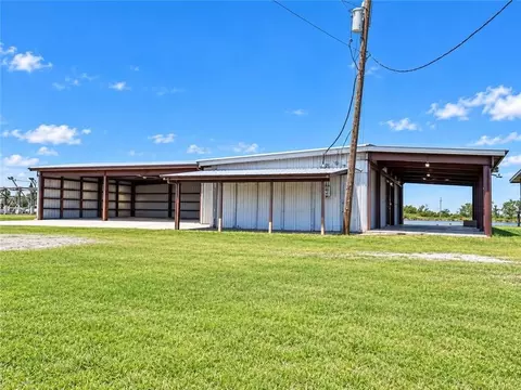 Exterior - 800 Anna St, Lafitte, LA 70067 photo 3 of 6