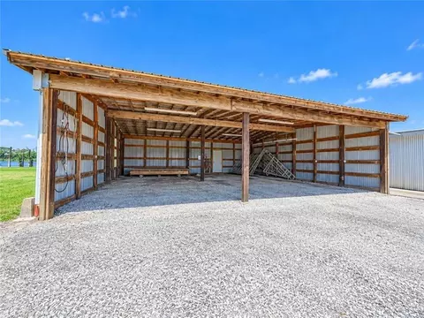 Exterior - 800 Anna St, Lafitte, LA 70067 photo 5 of 6