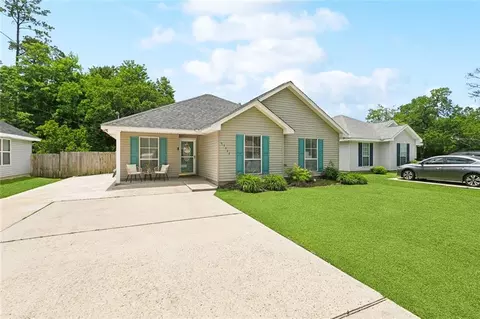 Exterior - 37522 Lopez St, Slidell, LA 70458 photo 3 of 6