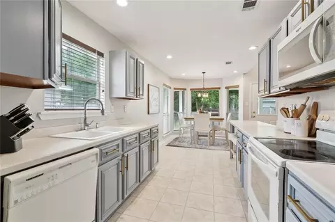 Kitchen - 37522 Lopez St, Slidell, LA 70458 photo 2 of 2