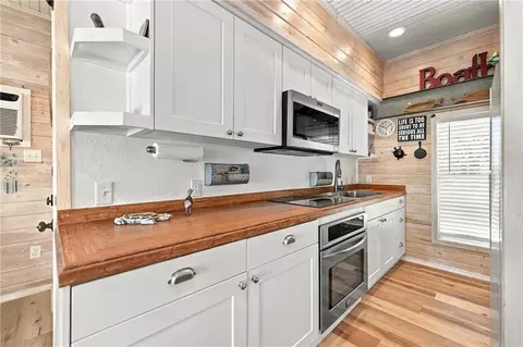 Kitchen - 20481 Swamp Rd, Springfield, LA 70462 photo 2 of 2