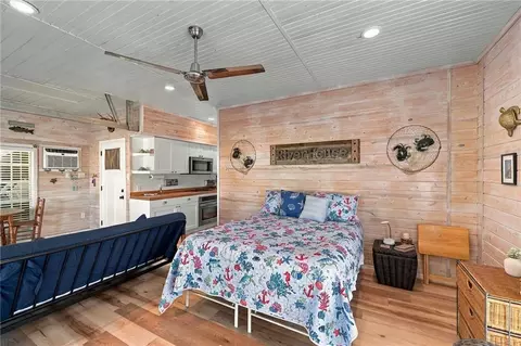 Bedroom - 20481 Swamp Rd, Springfield, LA 70462 photo 2 of 3