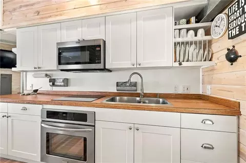 Kitchen - 20481 Swamp Rd, Springfield, LA 70462 photo 1 of 2