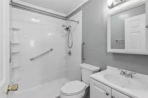 Bath - 2220 34th St, Kenner, LA 70065 photo 1 of 2