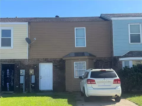 5133 Lakeview Ct, New Orleans, LA 70126