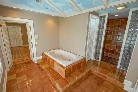 Bath - 8 Cathy Dr, Luling, LA 70070 photo 2 of 4